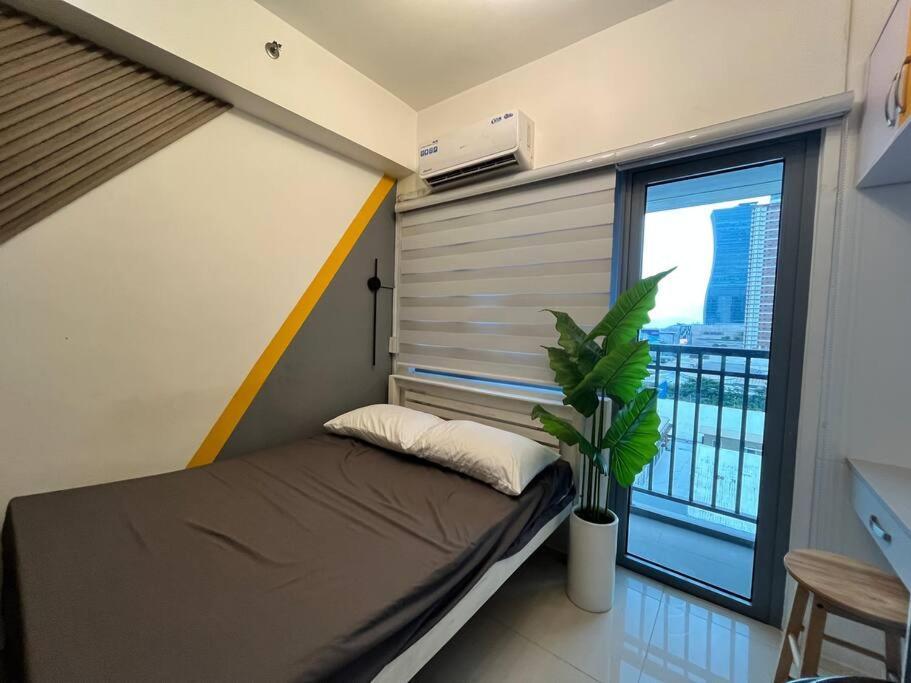 Edsa Fame Residences T11014 - 1 Bedroom 24Sqm Pop Of Yellow Unit Walking Distance To Shaw Mrt Megamall & Shangri-La Mall Greenfield District Mandaluyong - Staycations By Sms Манила Экстерьер фото