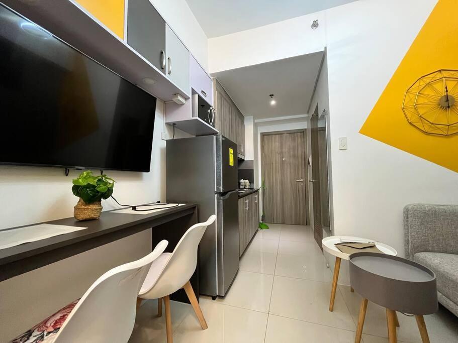 Edsa Fame Residences T11014 - 1 Bedroom 24Sqm Pop Of Yellow Unit Walking Distance To Shaw Mrt Megamall & Shangri-La Mall Greenfield District Mandaluyong - Staycations By Sms Манила Экстерьер фото